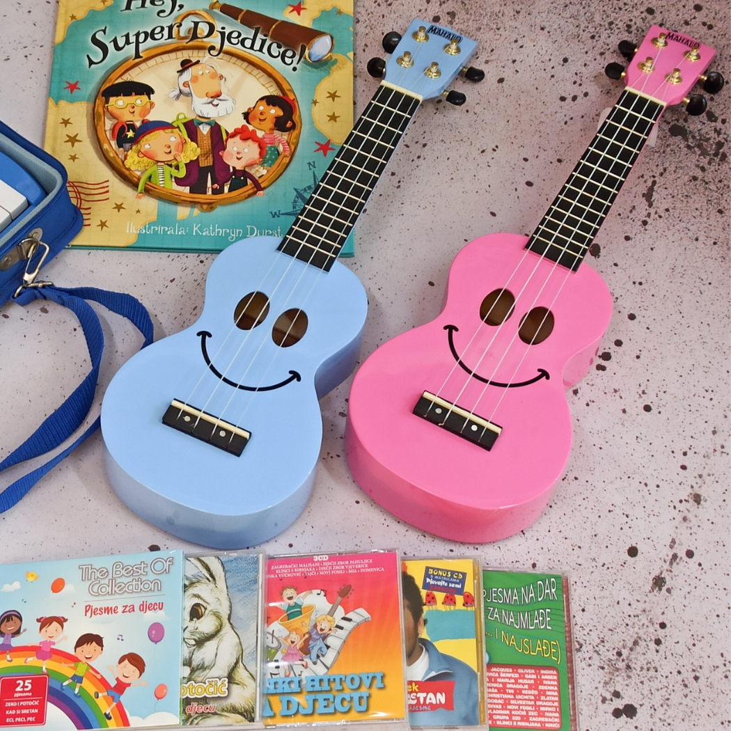 Magaza muzička kolekcija, kolekcija instrumenata za djecu, Mahalo ukulele Smile u plavoj i roze boji