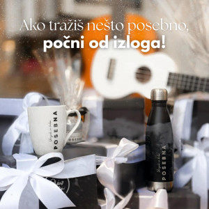 Stihovi koji traju pretočeni su u 𝐩𝐨𝐤𝐥𝐨𝐧𝐞 𝐤𝐨𝐣𝐢 𝐠𝐨𝐯𝐨𝐫𝐞 𝐣𝐞𝐳𝐢𝐤𝐨𝐦 𝐬𝐫𝐜𝐚🤍💫

Pokloni iz kolekcije &bdquo;𝐔𝐯𝐢𝐣𝐞𝐤 𝐬𝐢 𝐛𝐢𝐥𝐚 𝗣𝗢𝗦𝗘𝗕𝗡𝗔&ldquo; nose 𝐞𝐦𝐨𝐜𝐢𝐣𝐞 𝐢 𝐥𝐣𝐮𝐛𝐚𝐯 koju dijelimo u 𝐩𝐨𝐬𝐞𝐛𝐧𝐢𝐦 𝐭𝐫𝐞𝐧𝐮𝐜𝐢𝐦𝐚✨

🕯️ Svijeća za njene tihe večeri
🧭 Boca za njena putovanja
☕ &Scaron;olja za njena jutra

Sve proizvode možete pogledati u na&scaron;em shop-a u srcu 📍 Ba&scaron;čar&scaron;ije, u Sarajevu ili naručiti putem web shop-a ➡️ www.magaza.com.ba 🛍️ Dostavu vr&scaron;imo diljem svijeta 🌍 

#dinomerlin #dinomerlinofficial #pokloni #svijetmagaze #mi