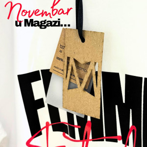 Dijelimo mali 𝐧𝐨𝐯𝐞𝐦𝐛𝐚𝐫𝐬𝐤𝐢 𝐫𝐞𝐜𝐚𝐩 iz naše i vaše 𝐌𝐚𝐠𝐚𝐳𝐞 - mjeseca u kojem smo svaku online narudžbu poslali sa ljubavlju i pažnjom diljem 𝐁𝐢𝐇 𝐢 𝐄𝐯𝐫𝐨𝐩𝐞, dok je kutak od cvijeća dobio potpuno 𝐧𝐨𝐯𝐢 𝐬𝐣𝐚𝐣 i praznično ruho uz nježne lampice ✨

Stigao nam je ‘𝐃𝐢𝐧𝐨 𝐌𝐞𝐫𝐥𝐢𝐧 𝐏𝐫𝐞𝐦𝐢𝐮𝐦 𝐁𝐮𝐧𝐝𝐥𝐞 𝐁𝐨𝐱’, ekskluzivni poklon-set od 𝟏𝟐 CD-ova u 𝐩𝐫𝐞𝐦𝐢𝐮𝐦 𝐩𝐨𝐤𝐥𝐨𝐧-𝐤𝐮𝐭𝐢𝐣𝐢 koji objedinjuje kompletnu albumsku studijsku diskografiju grupe Merlin i Dine Merlina. Idealno za 𝐤𝐨𝐥𝐞𝐤𝐜𝐢𝐨𝐧𝐚𝐫𝐞, poklon za 𝐩𝐨𝐬𝐞𝐛𝐧𝐞 prilike ili kao 𝐜𝐞𝐧𝐭𝐫𝐚𝐥𝐧𝐢 𝐝𝐞𝐭𝐚𝐥𝐣 vaše muzičke police 🎶

#dinomerlin #dinomerlinofficial #dinomerlinstihovi #svijetmagaze #magaza #sarajevo #bascarsija #sarajevobosnia #bosna #bosnaihercegovina #novialbum #mi #femmefatale #cd #cdcollection