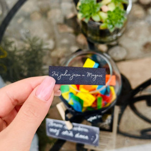 Još jedna jesen u 𝐌𝐚𝐠𝐚𝐳𝐢... 🍂

Naš 𝐧𝐚𝐣𝐝𝐫𝐚𝐳̌𝐢 𝐤𝐮𝐭𝐚𝐤 postao je i vaš omiljeni za 𝐬𝐭𝐢𝐡𝐨𝐯𝐞 𝐝𝐚𝐧𝐚, osmijehe i dobru energiju ☀️

𝐙𝐢𝐦𝐚 je pred vratima ❄️, ali u duksericama iz 𝐃𝐢𝐧𝐨 𝐌𝐞𝐫𝐥𝐢𝐧 𝐤𝐨𝐥𝐞𝐤𝐜𝐢𝐣𝐞 nema zime! Mi uveliko uživamo u novim 𝐋𝐨𝐧𝐠 𝐙𝐢𝐩 i 𝐂𝐫𝐨𝐩 𝐓𝐨𝐩 “𝐙𝐚𝐮𝐯𝐢𝐣𝐞𝐤 𝐨𝐯𝐚𝐤𝐨” duksericama, kao i u 𝐧𝐨𝐯𝐢𝐦 𝐯𝐢𝐧𝐢𝐥𝐢𝐦𝐚 koje ste i vi s nestrpljenjem čekali 🎶🤍

#dinomerlin #dinomerlinofficial #dinomerlinstihovi #svijetmagaze #magaza #sarajevo #bascarsija #sarajevobosnia #bosna #bosnaihercegovina #novialbum #mi #zauvijekovako #skorocezima #callan #vinil