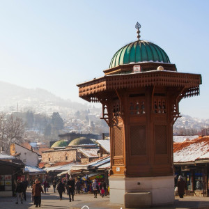 𝕊𝔸ℝ𝔸𝕁𝔼𝕍𝕆 
Grad u kojem ne pu&scaron;tamo dan da prođe, a da ne osjetimo svu tu 𝐥𝐣𝐞𝐩𝐨𝐭𝐮✨

#dinomerlin #dinomerlinofficial #svijetmagaze #sarajevo #burek