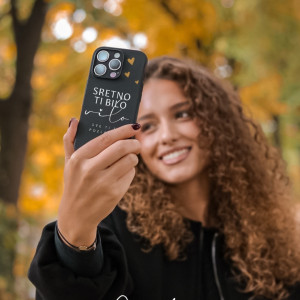 𝐒𝐫𝐞𝐭𝐧𝐨 𝐭𝐢 𝐛𝐢𝐥𝐨 𝐯𝐢𝐥𝐨&hellip; gdje god da krene&scaron;🤍✨

📱 𝐌𝐚𝐬𝐤𝐚 𝐳𝐚 𝐦𝐨𝐛𝐢𝐥𝐧𝐢 𝐭𝐞𝐥𝐞𝐟𝐨𝐧 "Sretno ti bilo vilo"
Od 𝐭𝐚𝐧𝐤𝐨𝐠 𝐬𝐢𝐥𝐢𝐤𝐨𝐧𝐚 savr&scaron;eno prijanja uz Va&scaron; telefon, te pored estetskog dojma pruža 𝐦𝐚𝐤𝐬𝐢𝐦𝐚𝐥𝐧𝐮 𝐬𝐢𝐠𝐮𝐫𝐧𝐨𝐬𝐭.

#dinomerlin #dinomerlinofficial #svijetmagaze #briga #mi
