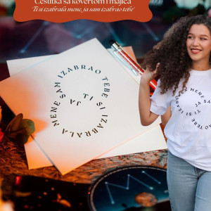 ✨ “𝐓𝐢 𝐬𝐢 𝐢𝐳𝐚𝐛𝐫𝐚𝐥𝐚 𝐦𝐞𝐧𝐞, 𝐣𝐚 𝐬𝐚𝐦 𝐢𝐳𝐚𝐛𝐫𝐚𝐨 𝐭𝐞𝐛𝐞” ✨

Stih koji grije srce, inspirisan pjesmom 𝐃𝐢𝐧𝐞 𝐌𝐞𝐫𝐥𝐢𝐧𝐚 “𝐙𝐚𝐮𝐯𝐢𝐣𝐞𝐤 𝐨𝐯𝐚𝐤𝐨”, sada možete ponijeti sa sobom u svakom detalju.

💌 𝐂̌𝐞𝐬𝐭𝐢𝐭𝐤𝐚 𝐬 𝐤𝐨𝐯𝐞𝐫𝐭𝐨𝐦 – za poruke koje se čuvaju.
👕 𝐌𝐚𝐣𝐢𝐜𝐚 – da nosite osjećaj pripadnosti.
💍 𝐏𝐫𝐬𝐭𝐞𝐧 – simbol izbora koji traje.
📔 𝐑𝐨𝐤𝐨𝐯𝐧𝐢𝐤 – za sve vaše misli, planove i snove.
🩷 𝐍𝐚𝐫𝐮𝐤𝐯𝐢𝐜𝐚 𝐨𝐝 𝐬𝐫𝐞𝐛𝐫𝐚 – nježan podsjetnik na povezanost.
🔑 𝐏𝐫𝐢𝐯𝐣𝐞𝐬𝐚𝐤 𝐳𝐚 𝐤𝐥𝐣𝐮𝐜̌𝐞𝐯𝐞 – da ljubav bude s vama, gdje god krenete.

Savršeni kao 𝐩𝐨𝐤𝐥𝐨𝐧 tebi dragim osobama 🎁

#dinomerlin #dinomerlinofficial #dinomerlinstihovi #svijetmagaze #magaza #sarajevo #bascarsija #sarajevobosnia #bosna #bosnaihercegovina #novialbum #mi #zauvijekovako