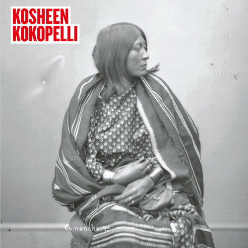 Omot CD-a Kokopelli – Kosheen (2003), žena koja sjedi na sivoj pozadini.