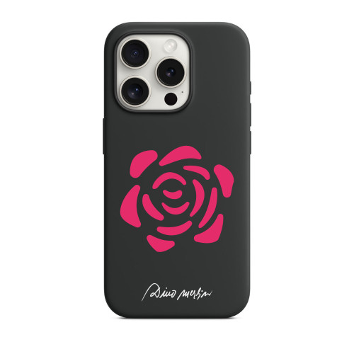 Crna i prozirna maska za telefon inspirisana pjesmom “Neka bude Đula” sa laticama ruže u pink boji i potpisom Dine Merlina na bijeloj pozadini.