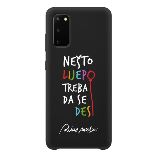 Crna i prozirna maska za telefon iz Dino Merlin kolekcije s dizajnom stiha "Nešto lijepo treba da se desi" sa originalnim potpisom "Dino Merlin" na bijeloj pozadini.