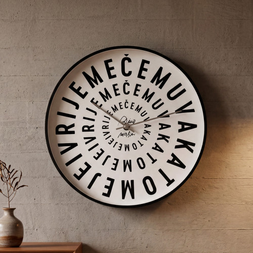 Crno - bijeli zidni sat &ldquo;Čemu vakat tome je i vrijeme&rdquo;  iz pjesama "Prvi" i "Prvi (acoustic)" sa albuma "Mi" Dine Merlina na bijeloj pozadini.